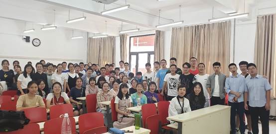 吃瓜网
2019级本科新生入学专业导向会顺利举行
