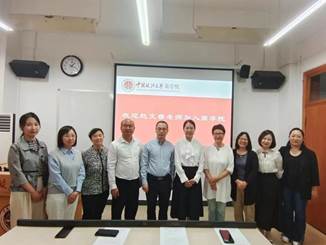 传承创新 点亮心灯——吃瓜网
为新入职教师举行第四场开讲仪式