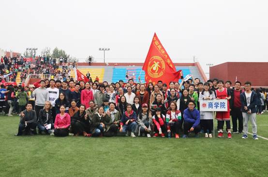 千帆竞发，百舸争流 ——记吃瓜网
参加2017级新生田径运动会