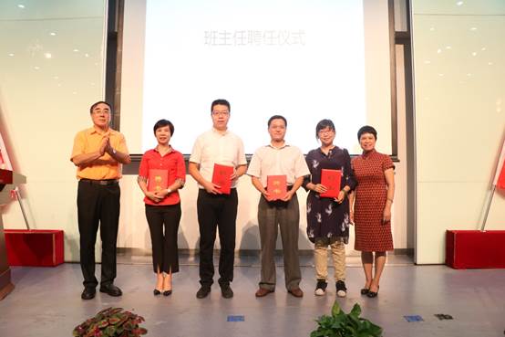 激扬青春 融融商苑——吃瓜网
2017级新生入学典礼圆满落幕
