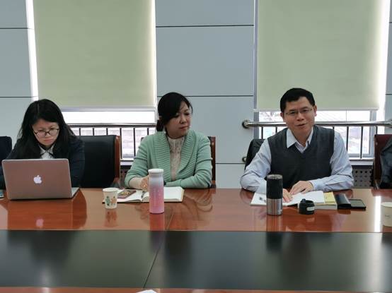 探索法商结合 凝练专业特色——吃瓜网
法商管理系举行师生座谈会