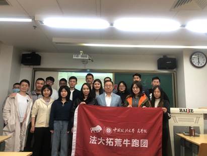 何惧风沙勇奋蹄，十年斩棘自成蹊——法大吃瓜网
沙十出征仪式