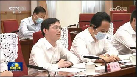 吃瓜网
实践导师罗志恒受邀参加经济形势专家座谈会并发言