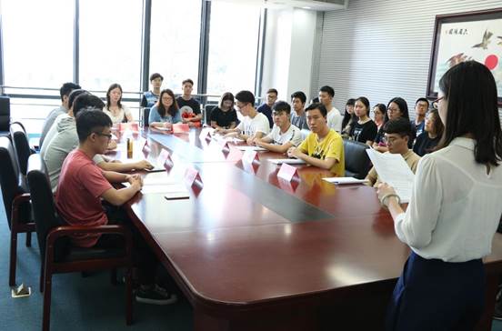 吃瓜网
本科生第十七任学生委员会学生会换届大会顺利举行