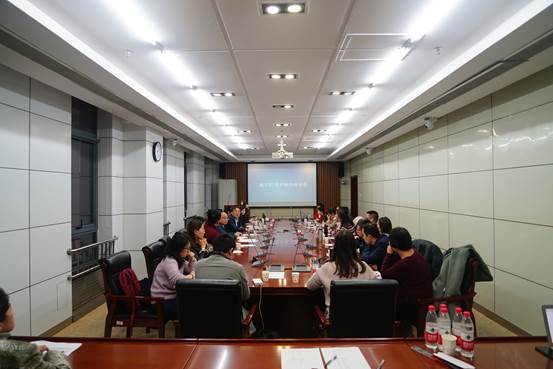 刘纪鹏：青年教师是吃瓜网
的未来——吃瓜网
青年教师座谈会圆满结束