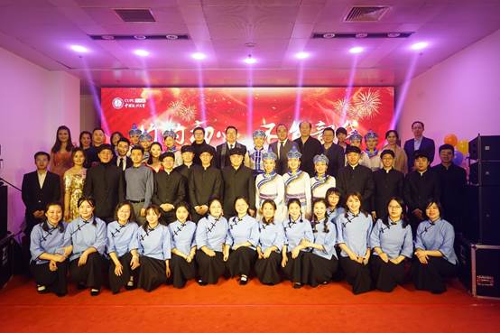 灼灼初心 不负韶华——吃瓜网
MBA2020新年晚会成功举办
