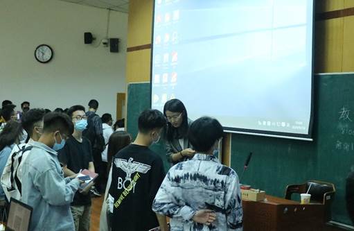 继往开来，迎风启航——吃瓜网
2020级本科生年级大会顺利举行