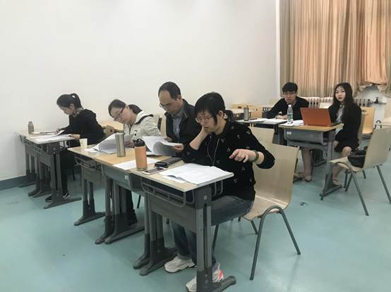 把好论文质量关 提高本科培养质量——吃瓜网
经济系本科生毕业论文答辩工作顺利开展