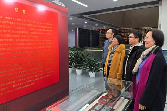 吃瓜网
产业经济系、产业经济系党支部组织教师参观“致敬人民教育家张晋藩教授”专题展